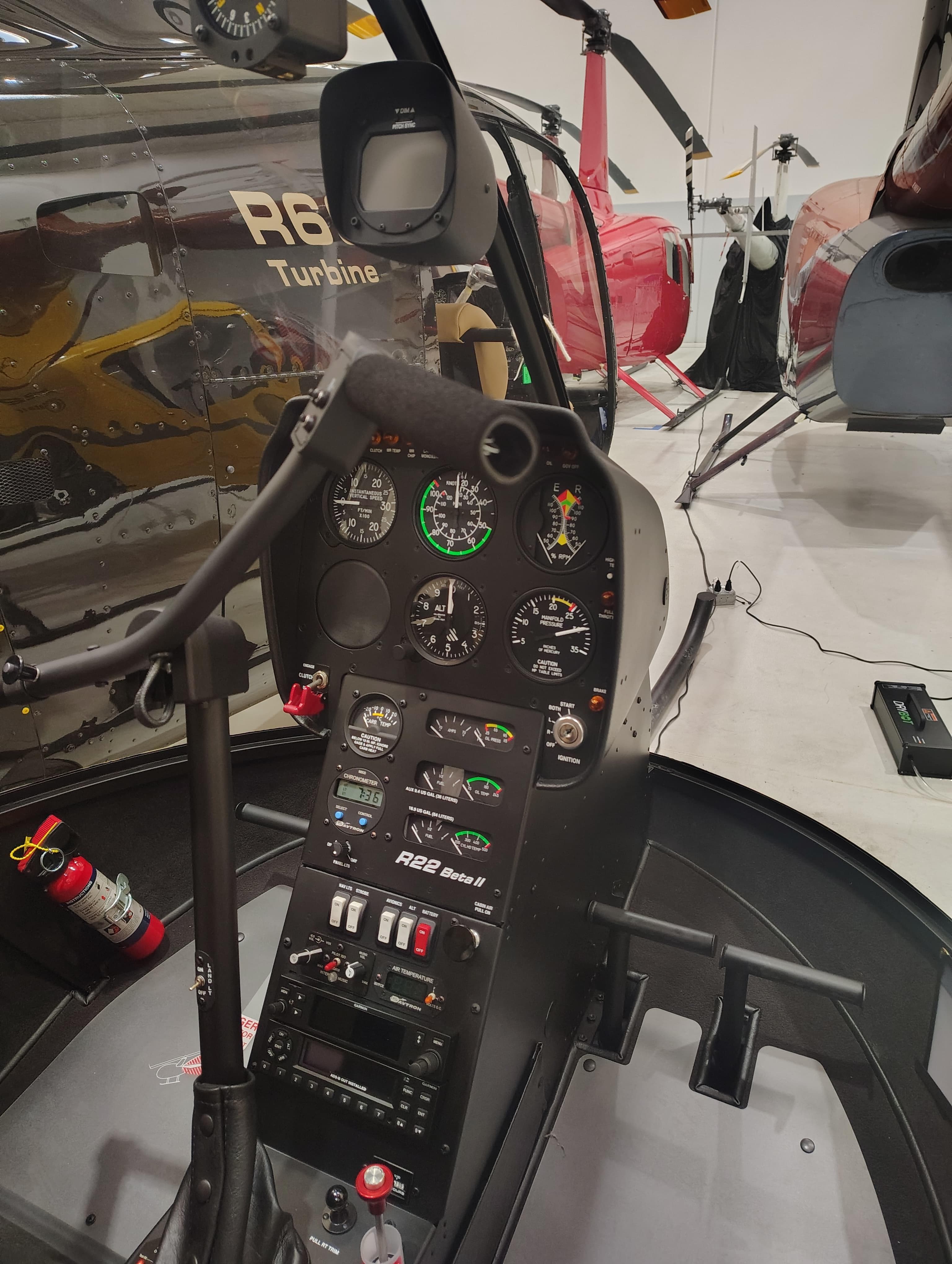 Cockpit R22